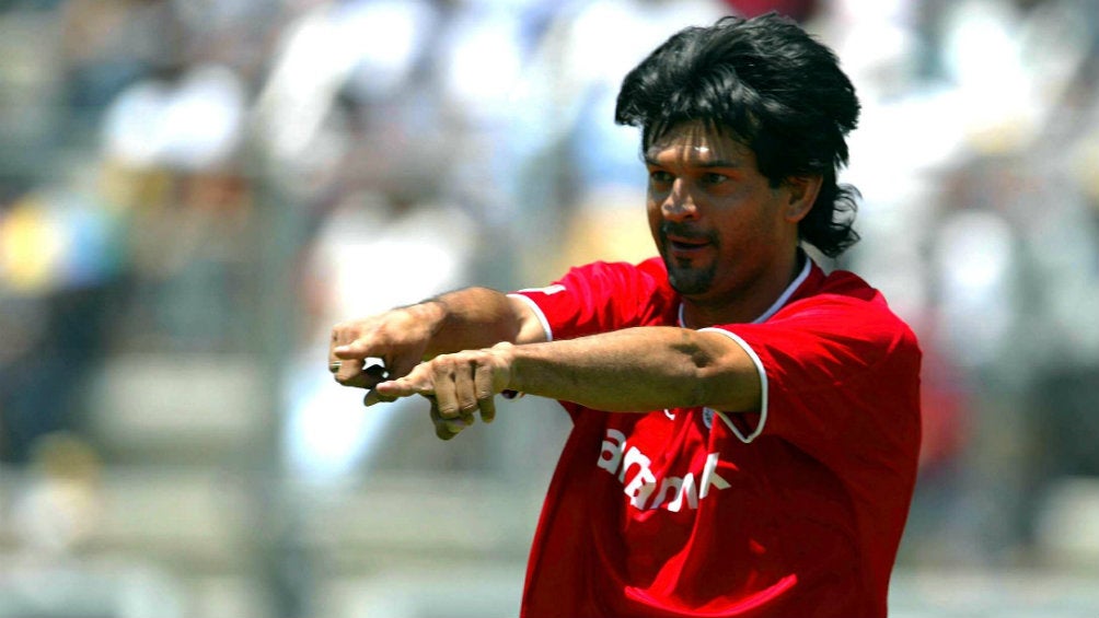 José Saturnino Cardozo celebrando un gol con Toluca