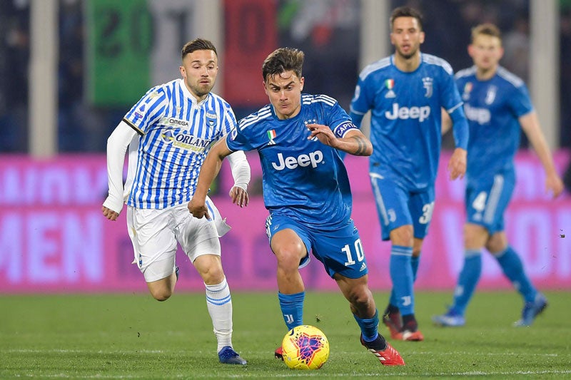 Dybala durante un duelo con la Juventus en Italia 