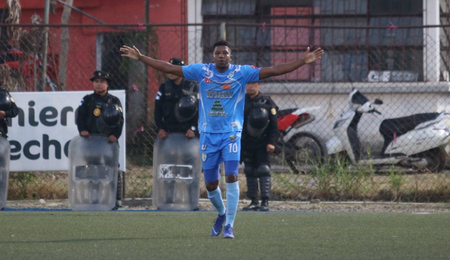 Jugador del Deportivo Sanarate de Guatemala