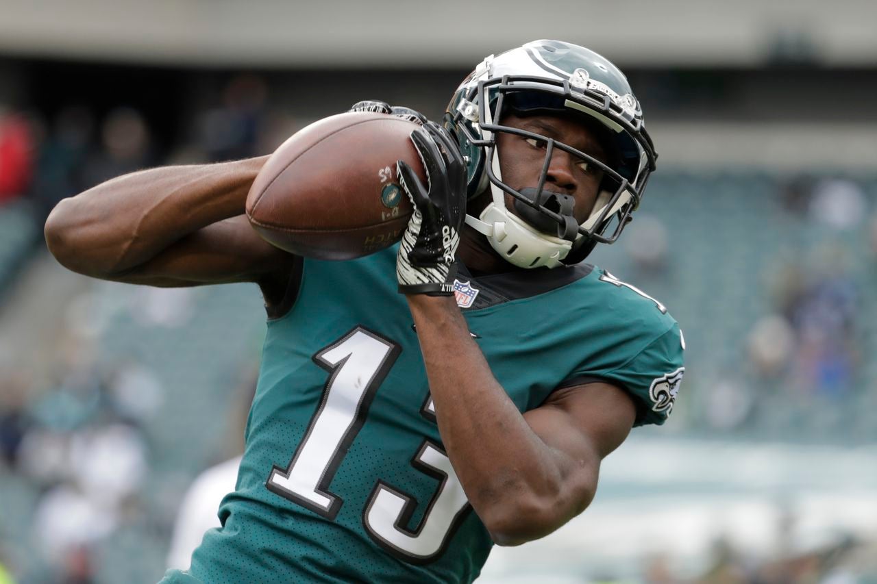 Nelson Agholor atrapa el ovoide