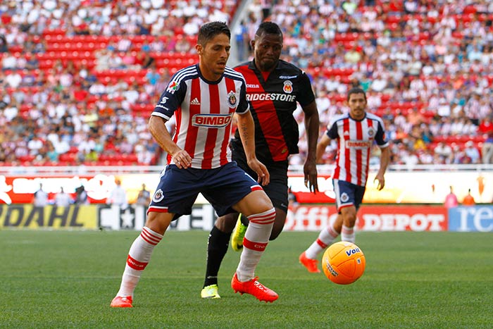 Solís, en un partido de Chivas