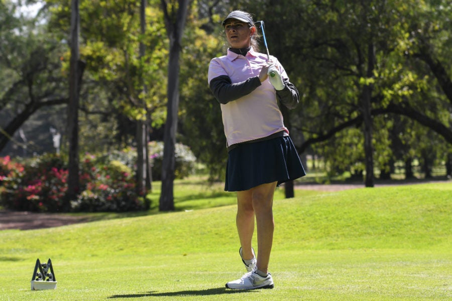 La directora de la Conade en evento de golf