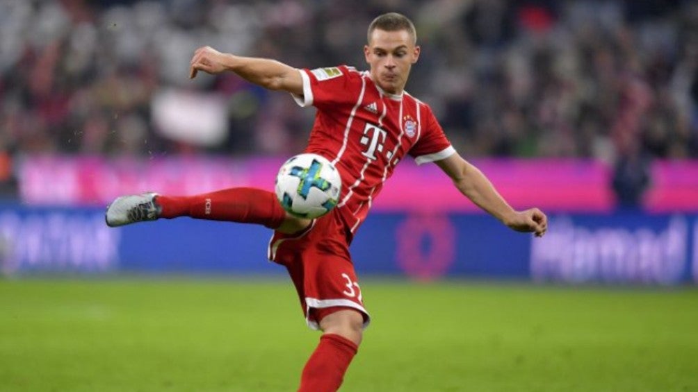 Kimmich prende un balón de aire 