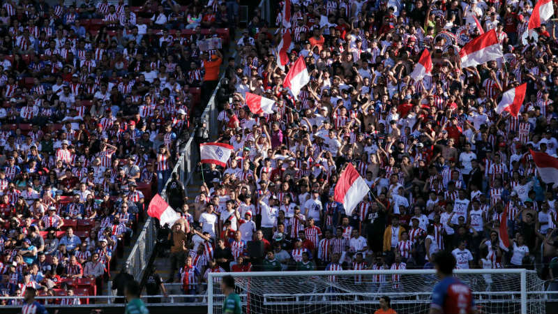 Afición de Chivas en Estadio Akron