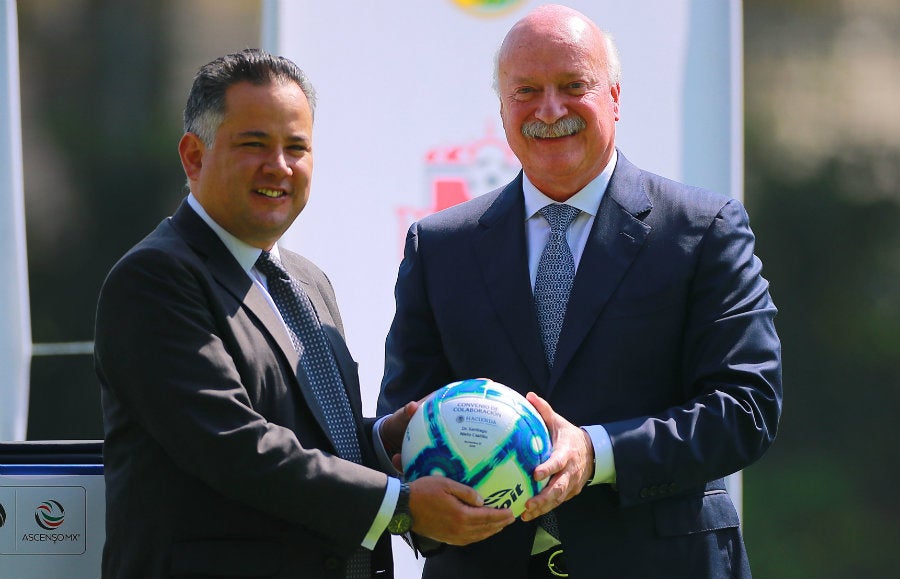 El presidente del a Liga MX en un evento