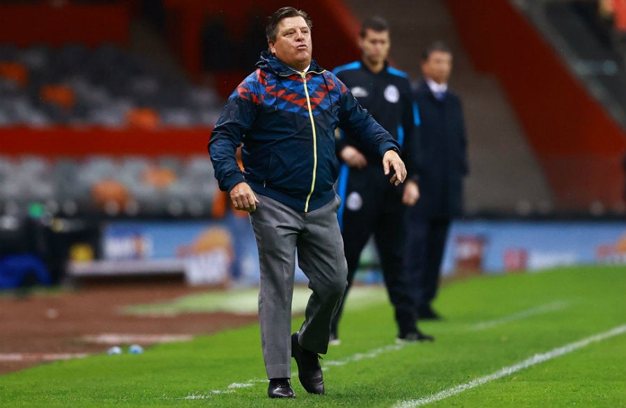 Miguel Herrera durante un partido con América