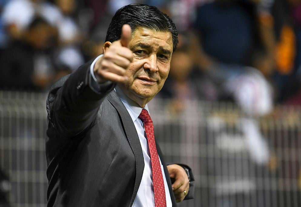 Luis Fernando Tena felicita a la afición de Chivas