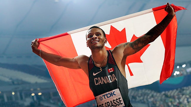 De Grasse celebra su victoria en los 200 metros planos del Mundial de 2019