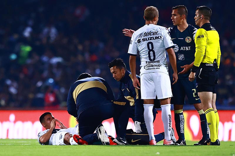 El canterano es atendido tras ser lesionado