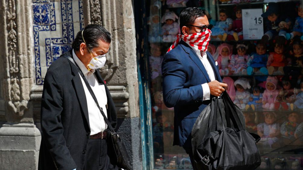 Personas caminando en las calles de la CDMX