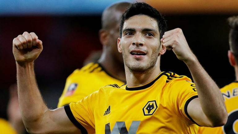 Raúl Jiménez festeja anotación el Wolverhampton 