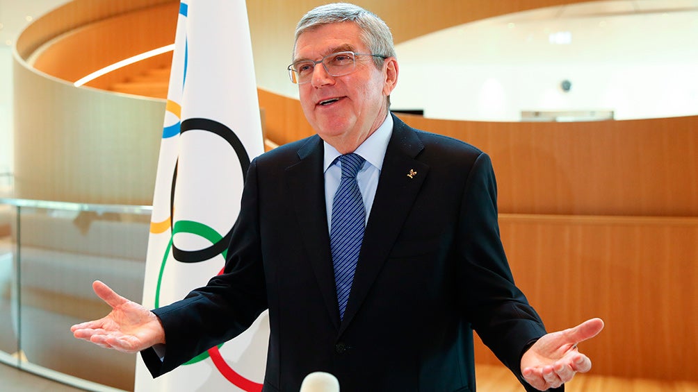 Thomas Bach da un discurso en la asamblea del COI