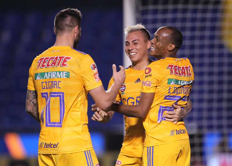 Jugadores de Tigres, en festejo de gol