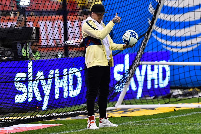 El delantero chileno, en la cancha del Estadio Azteca