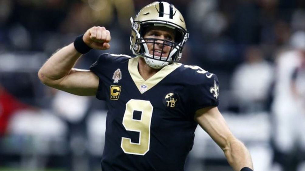 Brees celebra un touchdown con los Saints