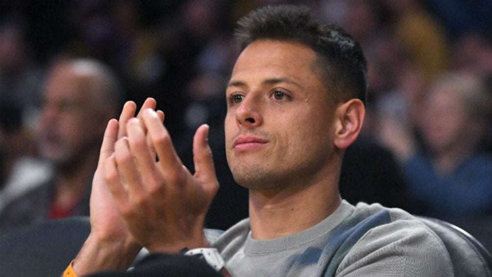 Chicharito en partido de los Lakers