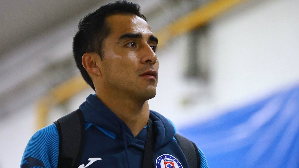 Rafael Baca llegando al Estadio Azteca