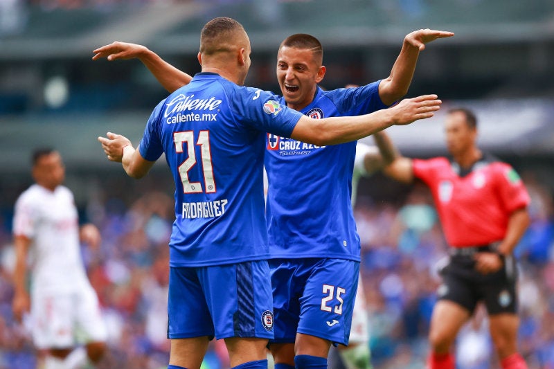 Cabecita Rodríguez y Hernández en festejo de gol