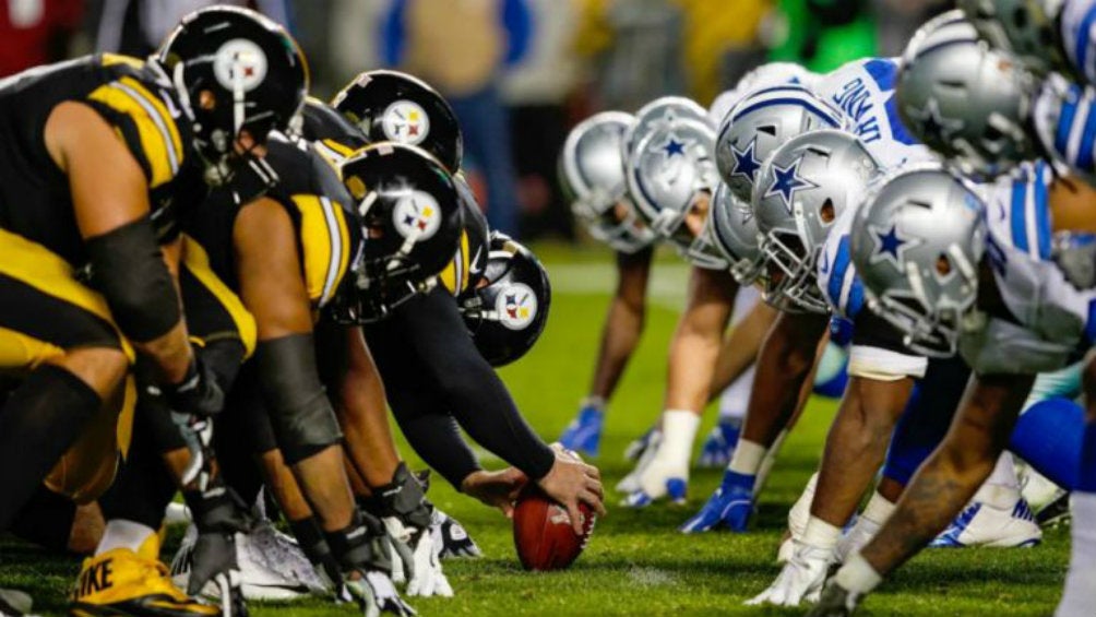 Jugadores de Pittsburgh y Dallas durante un partido