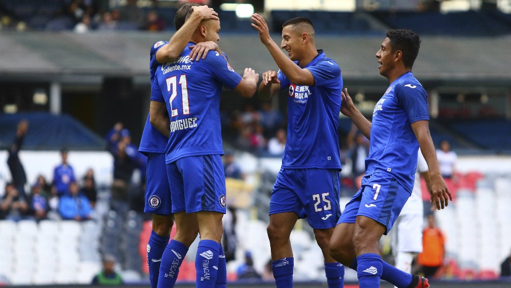 Cruz Azul en festejo de gol