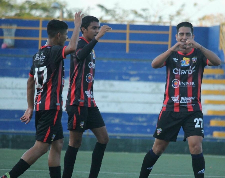 Fernando Villalpando celebrando un gol Walter Ferretti