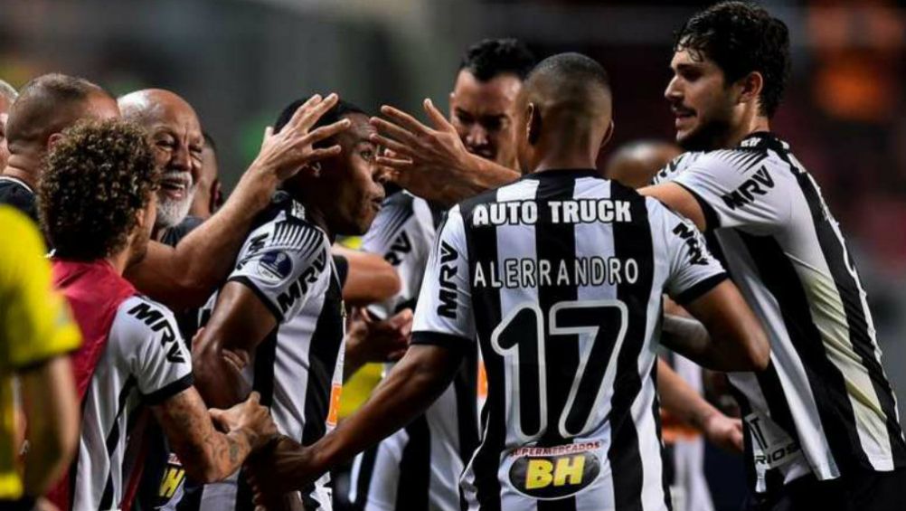 Jugadores de Atlético Mineiro en celebración de gol