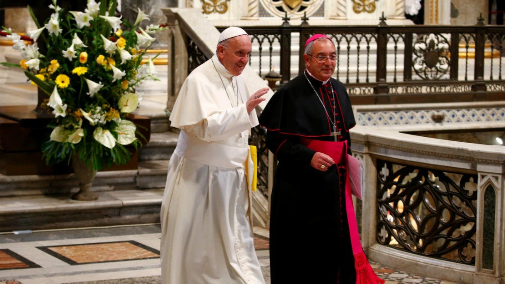 Angelo De Donatis junto al Papa Francisco