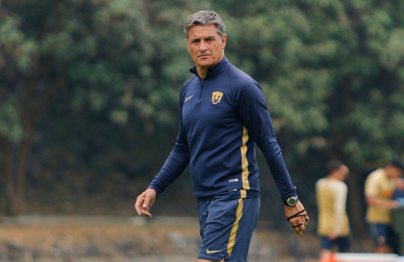 Míchel, en un entrenamiento de Pumas