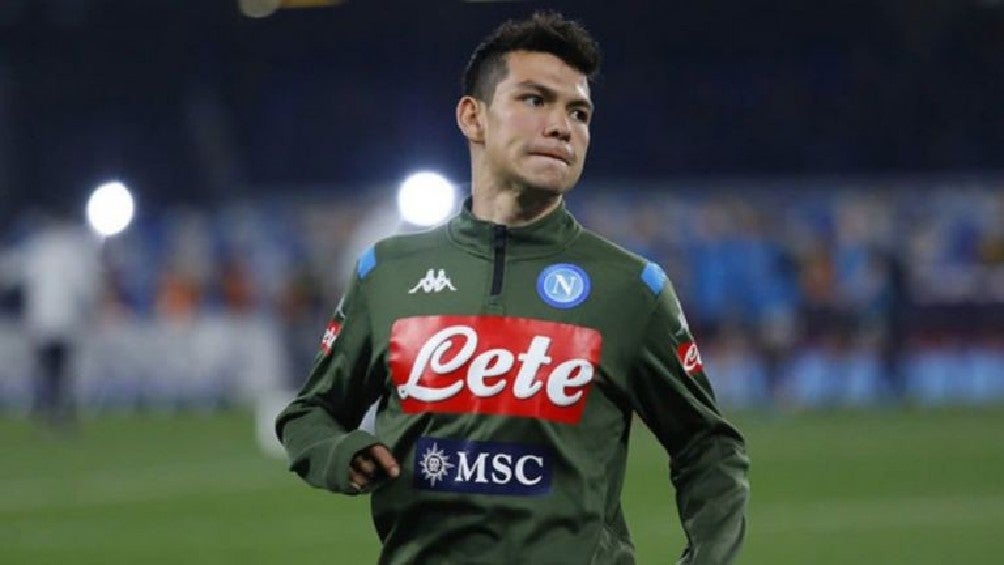 Hirving Lozano durante un entrenamiento con Napoli