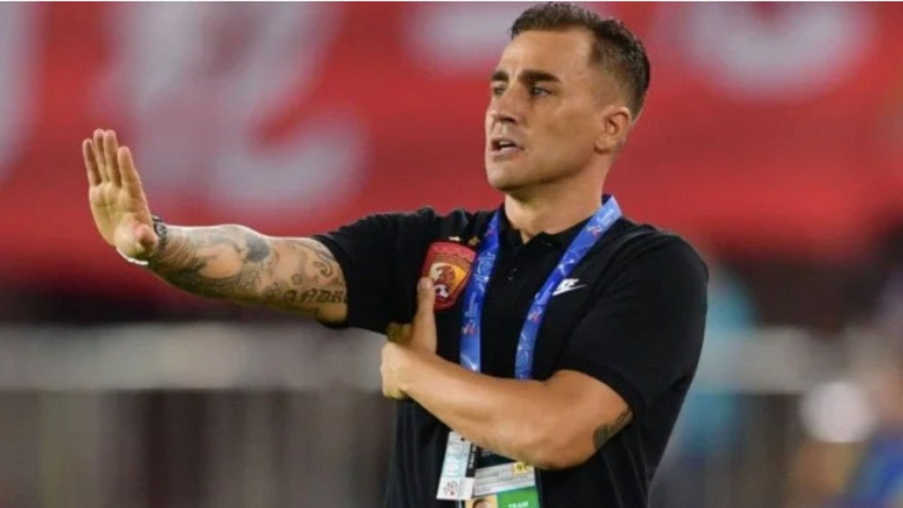 Fabio Cannavaro en un juego de Guangzhou Evergrande en China 