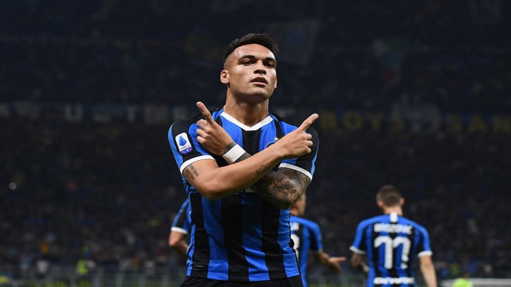 Lautaro Martínez festeja un gol con el Inter