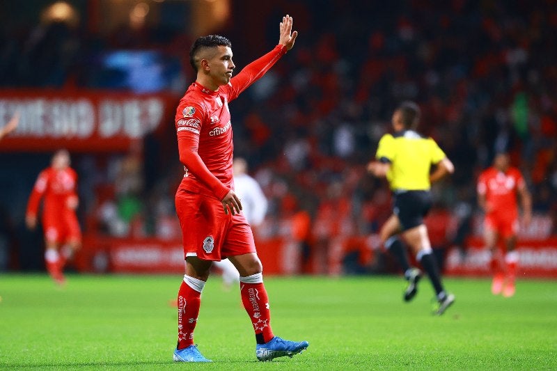 El jugador charrúa celebra un gol con los Diablos