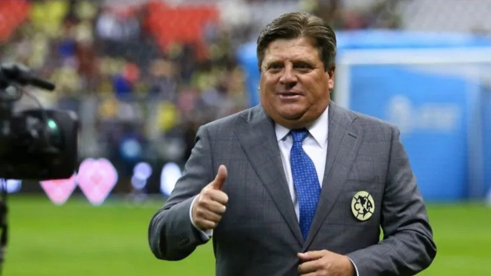 Miguel Herrera previo a un juego en el Estadio Azteca 