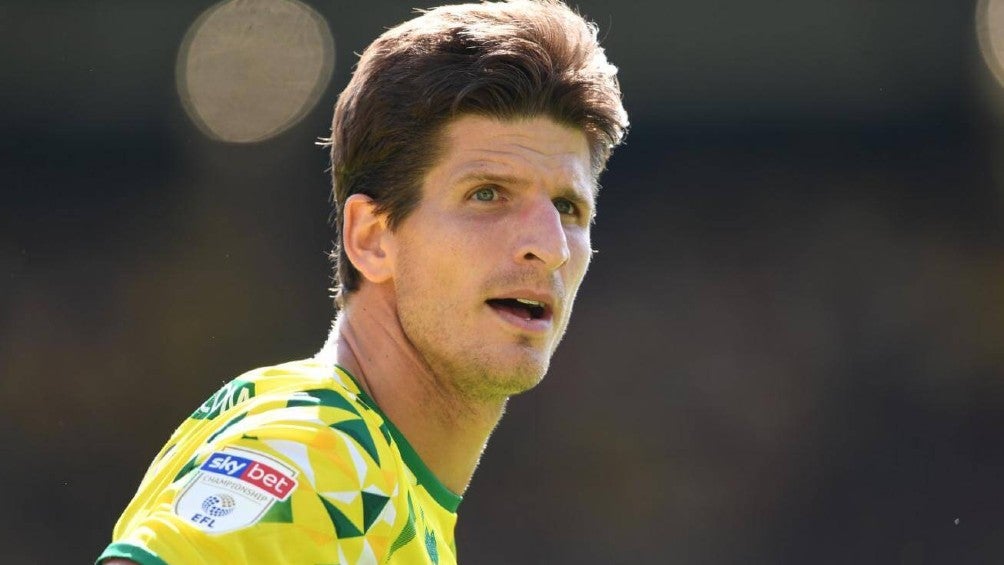 Timm Klose durante un partido con Norwich City