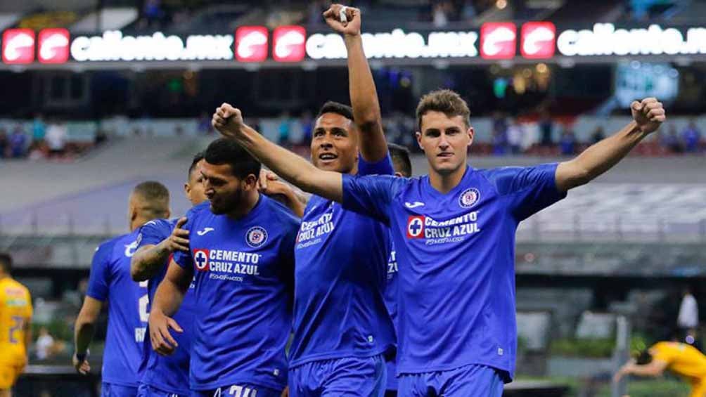 Jugadores de La Máquina celebran un gol 