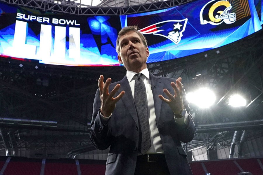 El Dr. Allen Sills previo al Super Bowl