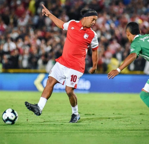 El astro brasileño durante un juego de leyendas con Ind. de Santa Fe