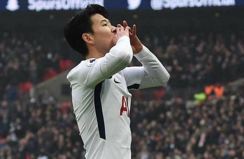 El coreano celebra gol con el Tottenham