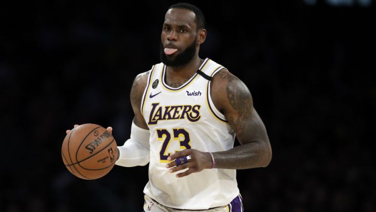 LeBron James en juego de los Lakers 