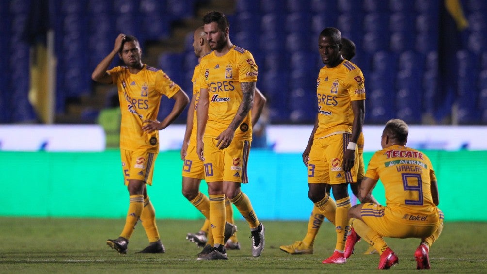 Jugadores de Tigres durante un partido