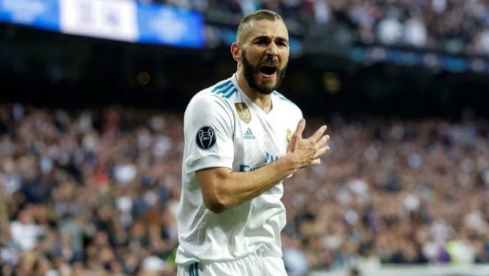 Karim Benzema celebrando una anotación con Real Madrid