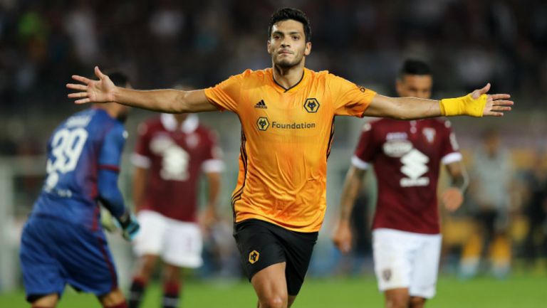 Raúl Jiménez celebra una anotación con el Wolverhampton