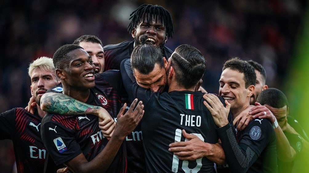 Jugadores del AC Milan celebrando un gol