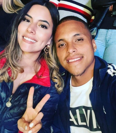 Alonso Hernández junto a  Naomi Mondragón