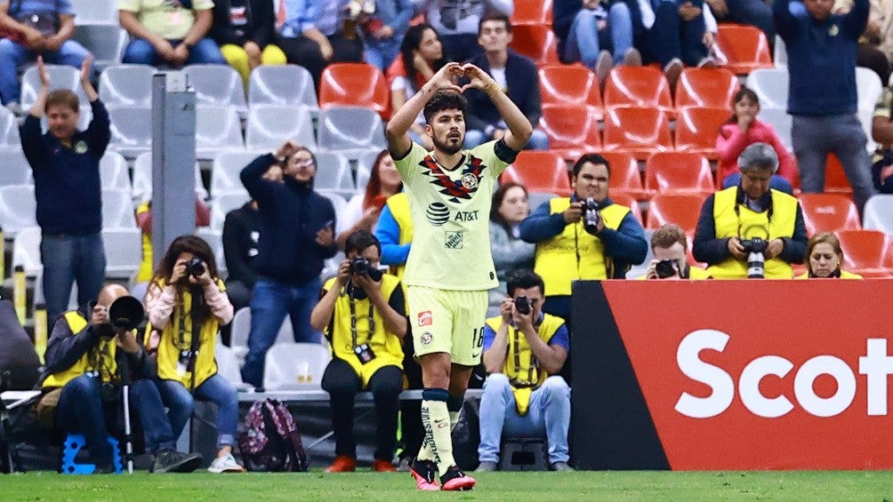 Bruno Valdéz celebrando un gol con América