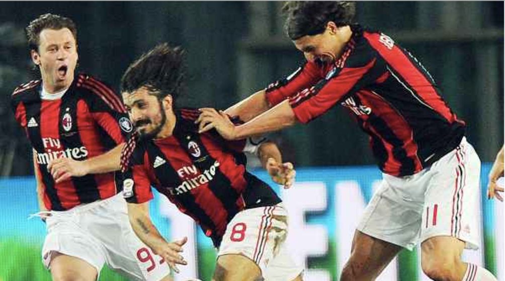 Gattuso celebra un gol con Milan en su etapa como futbolista 