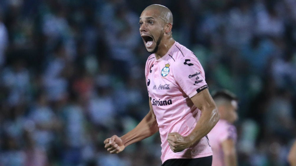 Matheus Doria durante un juego de Santos