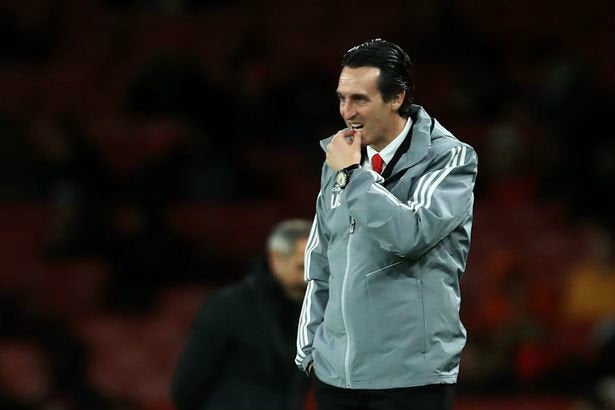 Unai Emery dirigiendo