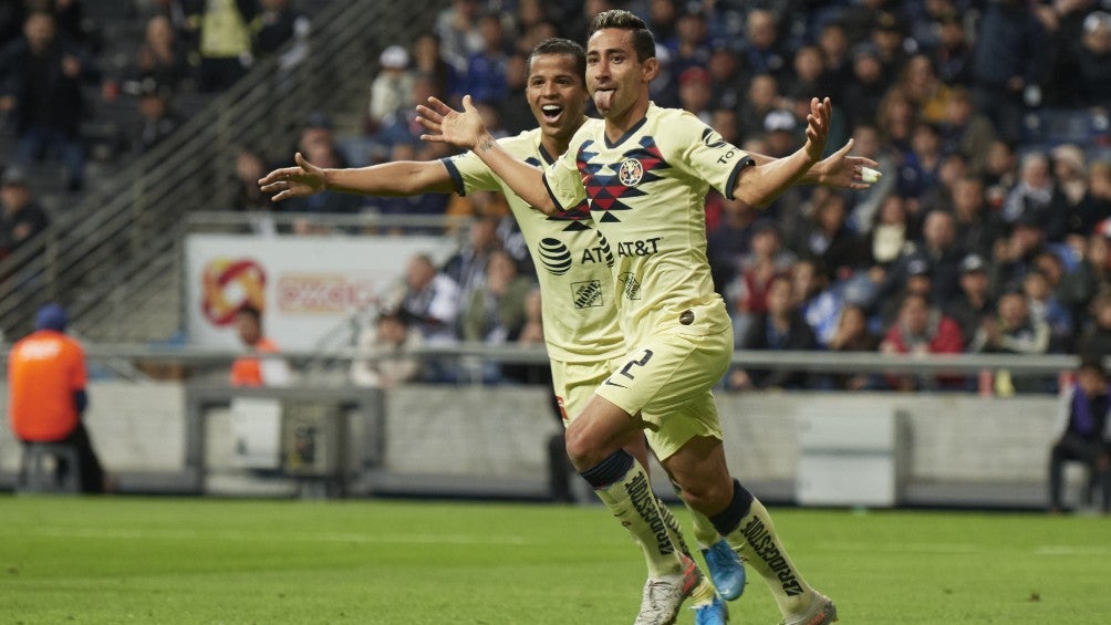 Luis Fuentes celebrando un gol con América