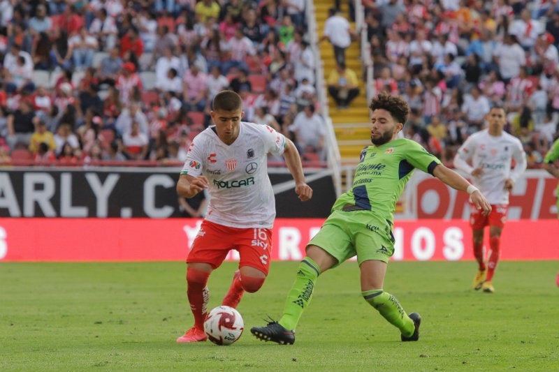 Jairo González en partido con Necaxa